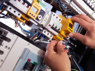 Instalações e montagens elétricas