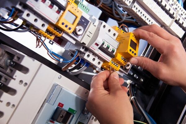 Instalações e montagens elétricas